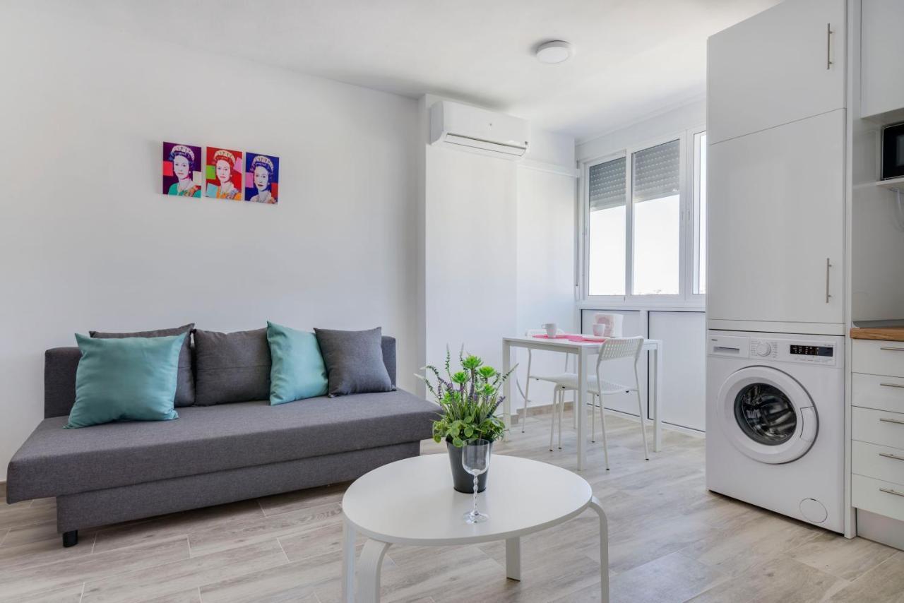 Panoramic Views Cosy Studio Apartment เบนัลมาเดนา ภายนอก รูปภาพ