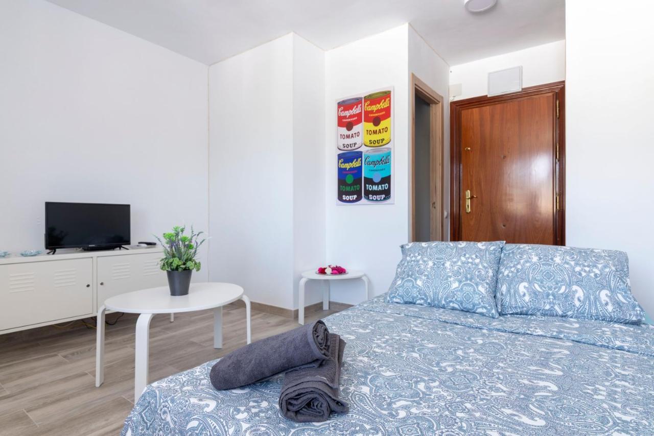 Panoramic Views Cosy Studio Apartment เบนัลมาเดนา ภายนอก รูปภาพ